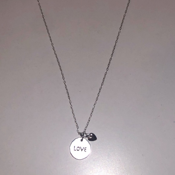 Silver engraved necklace. says”Grandmas Hero 2020” - Picture 1 of 4